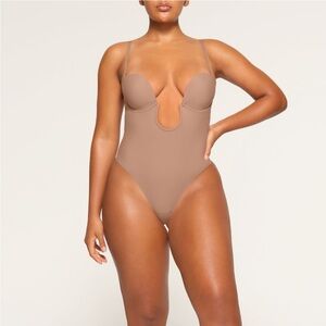 NWT Skims Deep Plunge Bodysuit Shapewear Sz M